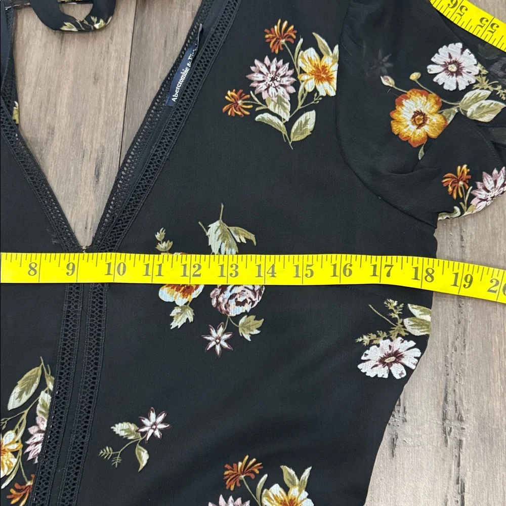 Abercrombie & Fitch Black Floral Maxi‎ Dress short sleeve v neck cutout peekaboo